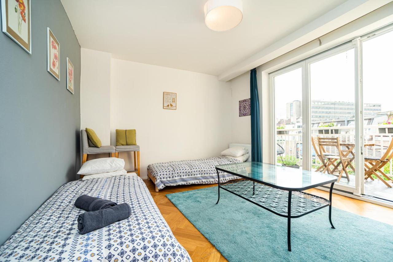 Central, Spacious, Modern 5 Bedrm Duplex W/Balcony Prague Exterior photo