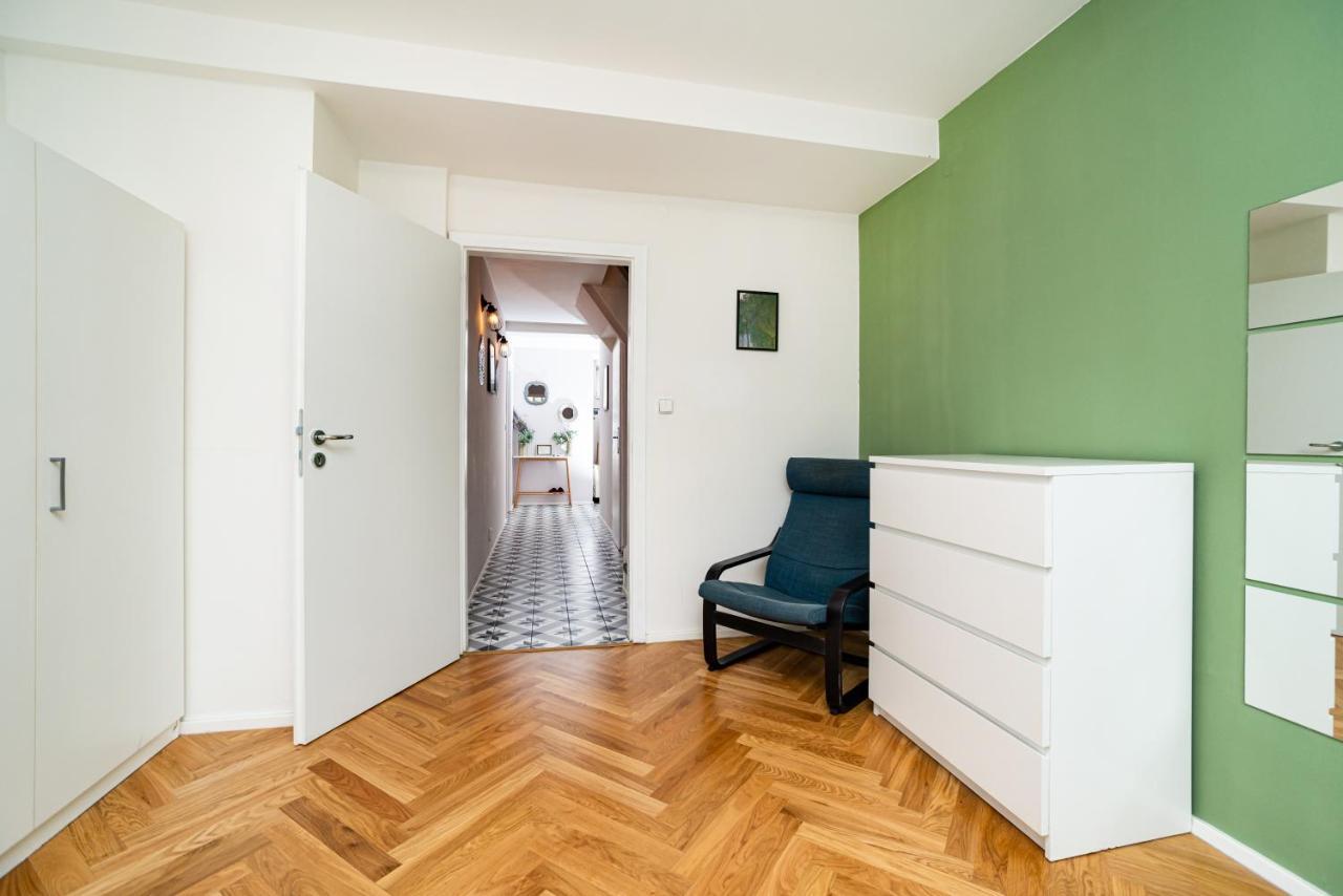 Central, Spacious, Modern 5 Bedrm Duplex W/Balcony Prague Exterior photo